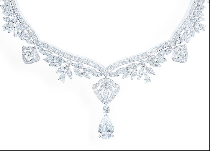 Collezione Segreti e Luci, dettaglio collana con diamante a forma di pera da 4.01 carati di colore D e chiarezza VVS1
