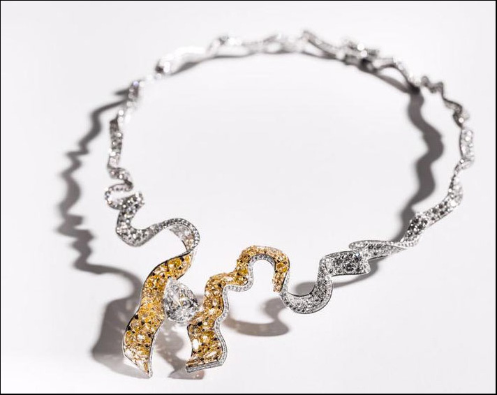 Collezione Soie, Dénoué Diamant collana in ro bianco con diamanti incolore e gialli 