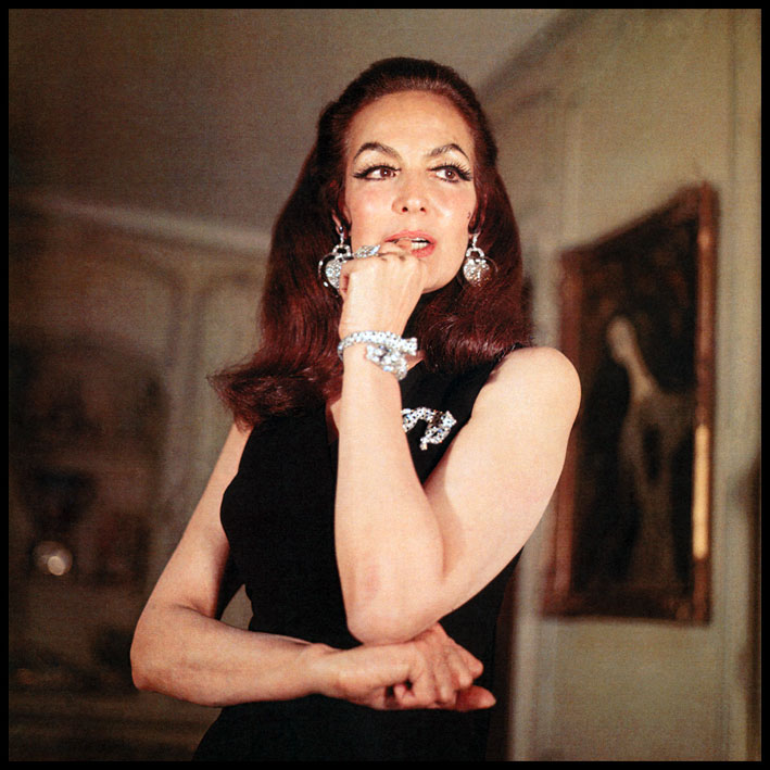 Maria Felix con al polso un bracciale pantera e una spilla di Cartier