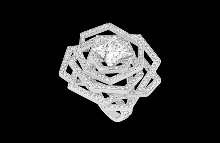Chanel, anello collezione 1932, oro bianco e diamanti