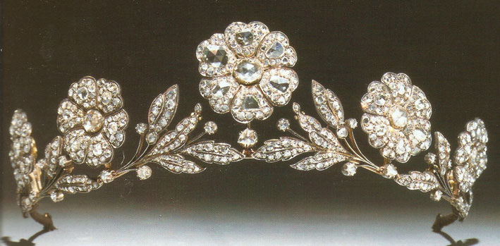 La Strathmore Rose tiara