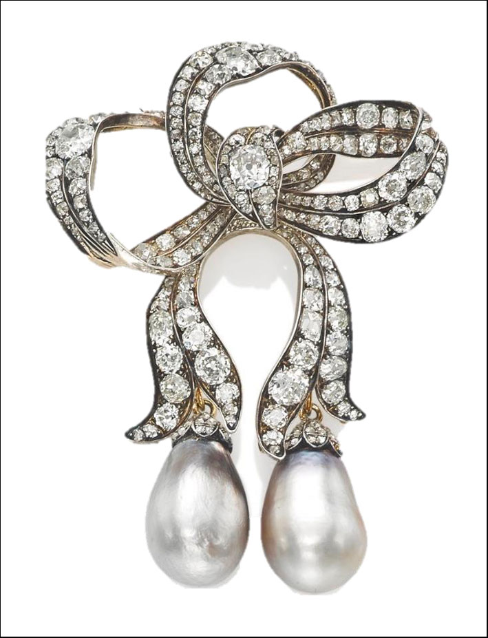 Spilla del 19esimo secolo con perle naturali e diamanti 