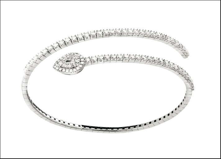 Precious Loop, bracciale in oro bianco e diamanti a una spira. Prezzo: 4.745 euro