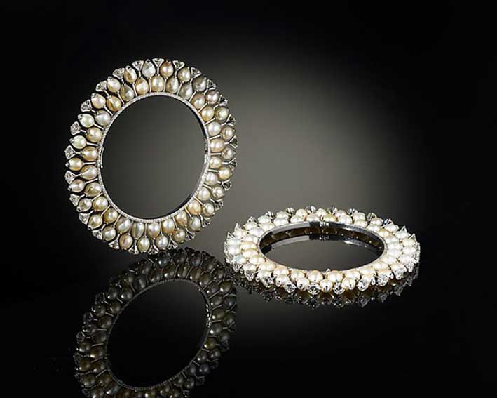 Coppia di bracciali Kada da Bhagat, 2012, perle diamanti e platino