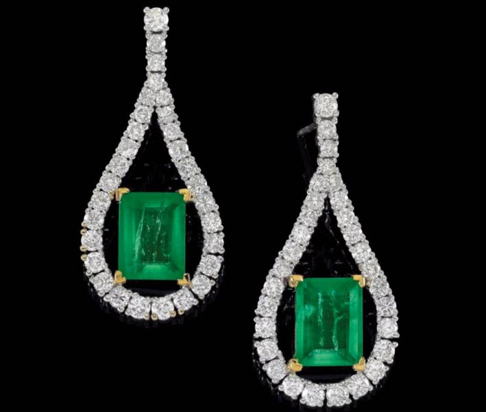 Orecchini con diamanti e smeraldi da 5,98 carati complessivi che presentano delle fessure naturali. Stima: 4mila – 5mila euro