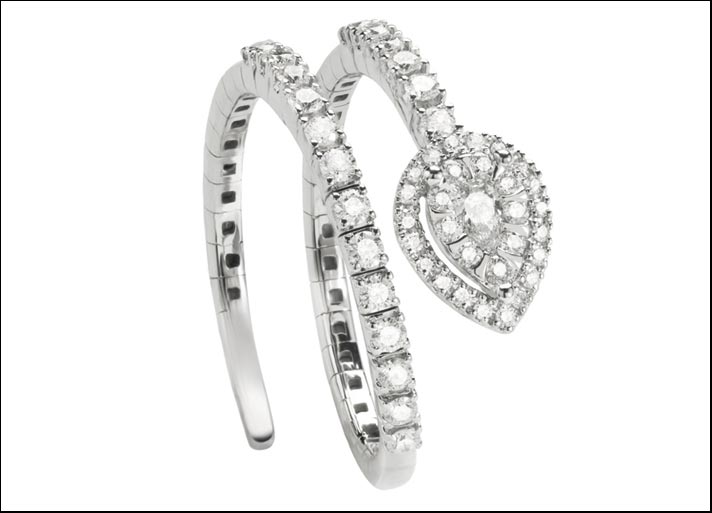 Precious Loop, anello in oro bianco e diamanti a una spira. Prezzo: 2.495 euro
