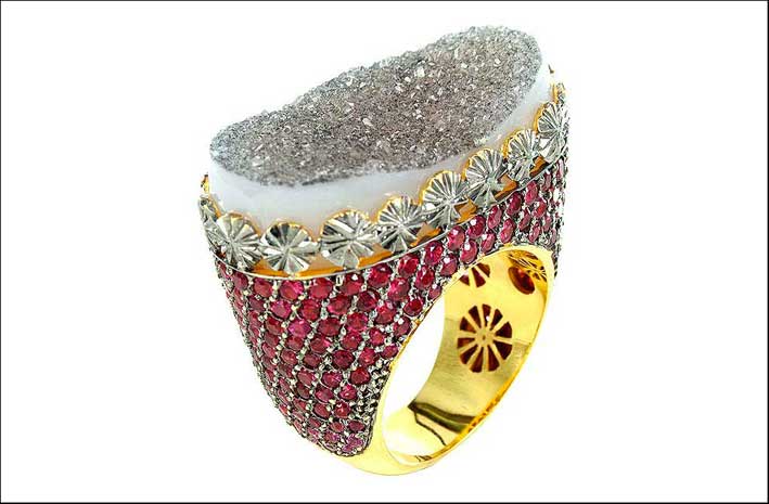Cleison Roche, anello con diamanti e rubini