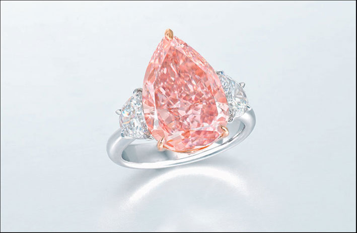 Anello con diamante Fancy Intense Pink di 7,53 carati (stima: 5,8-8,3 milioni)