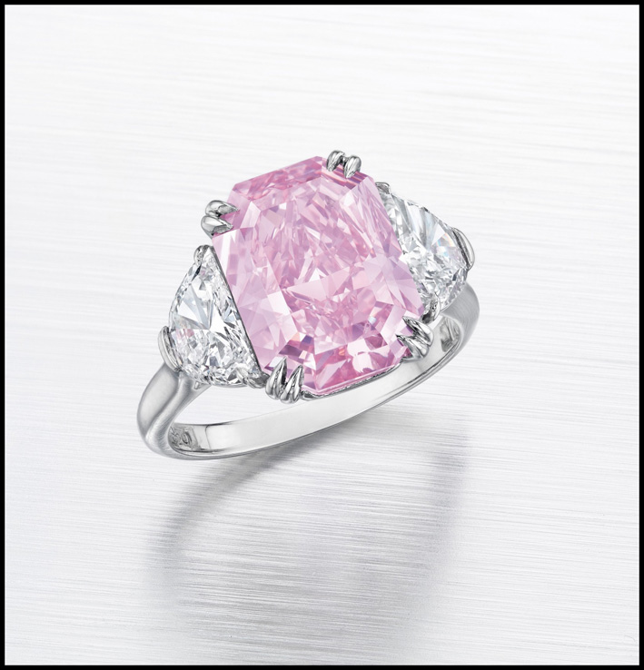 Anello con diamante fancy pink