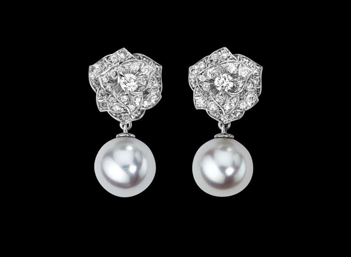 Orecchini condiamanti e perle, oro bianco. Prezzo: 8-900 euro