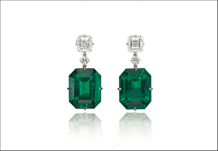Orecchini di smeraldi e diamanti: 3,9 milioni di dollari (3,4 milioni di euro)
