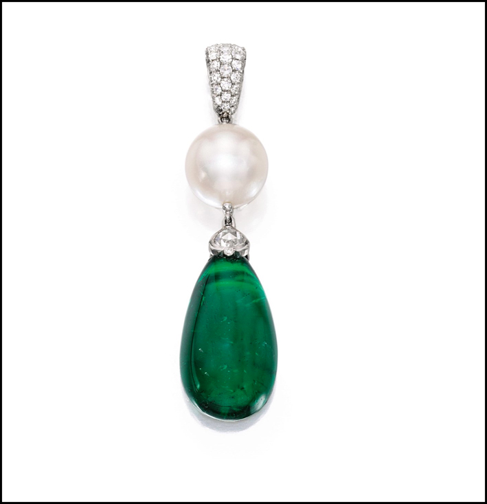 Pendente con perla naturale, diamante e smeraldo colombiano. Venduto per 1,3 milioni di dollari. Courtesy Sotheby’s