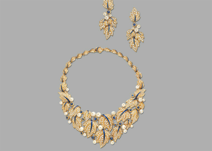 Set di collana e orecchini di Chaumet, in oro, diamanti e zaffiri. Venduto per 79.500 dollari