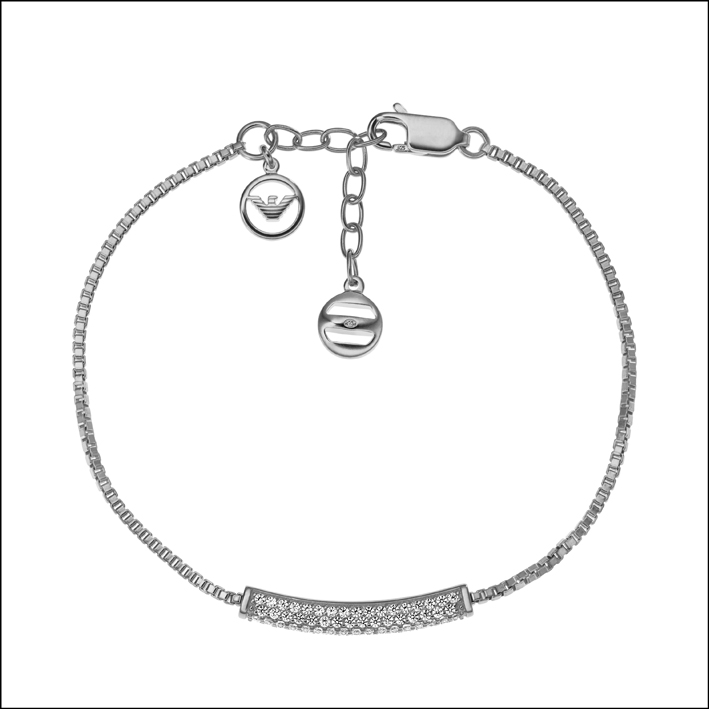 Emporio Armani, bracciale in argento con cristalli bianchi applicati. Prezzo: 159 euro