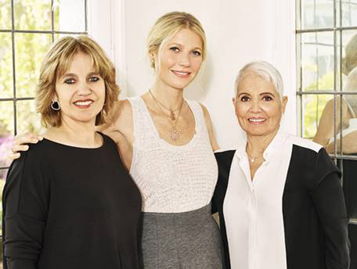 Da sinistra, Rosa Tous, vice presidente, Gwyneth Paltrow, e Rosa Oriol, fondatrice del brand spagnolo