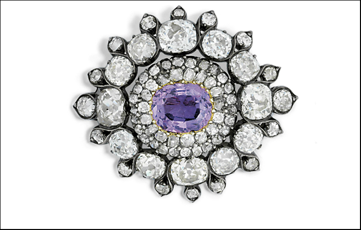 Spilla vittoriana con diamanti e zaffiro viola. Venduta per 60.000 dollari
