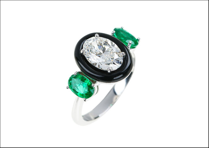 Collezione Oui, anello con diamante, smeraldo e smalto