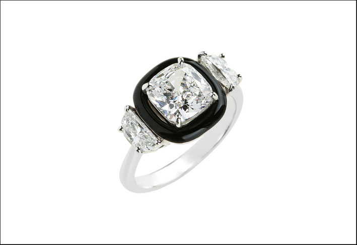 Collezione Oui, anello con diamanti e smalto nero