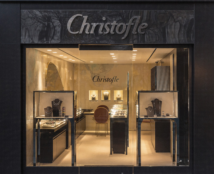 L'esterno della boutique Christofle a Parigi