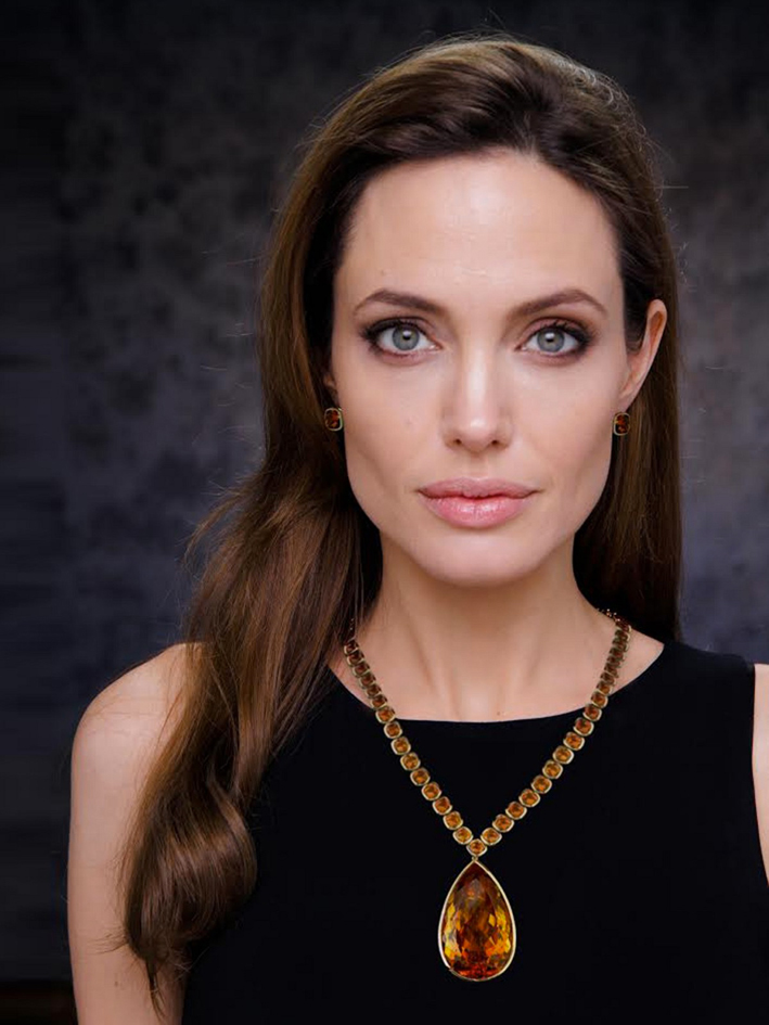 Angelina Jolie con la collana di citrini