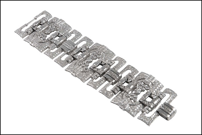 Art Deco cuff bracelet. Platinum paved with 38 carats of diamonds. Circa 1930. Provenance: Monaco