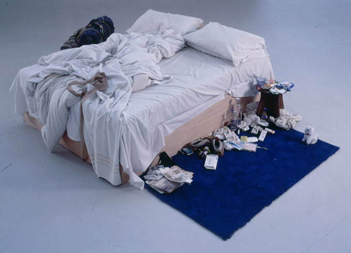 Il letto in cui Tracey Emin ha passato diverse settimane: è una delle sue opere più famose (e non da tutti apprezzate)