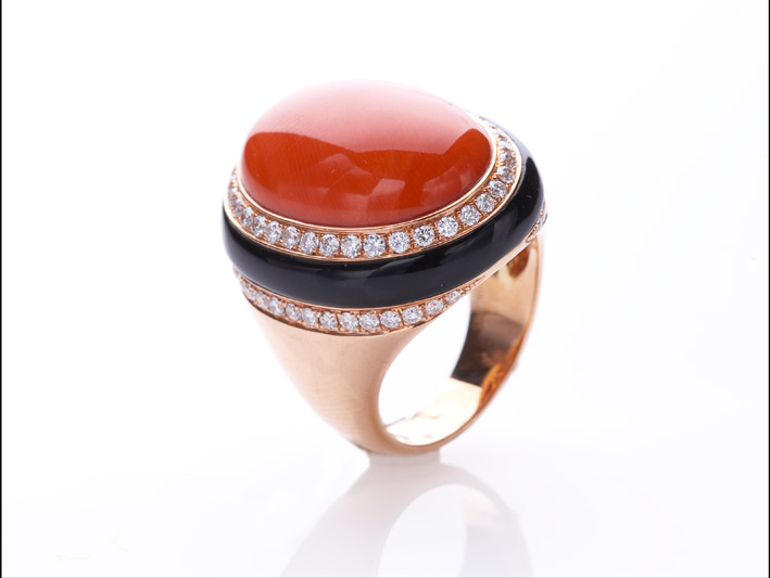 Collezione Aucella Luxury, in oro 18kt con corallo rosso, rosa e bianco naturale, diamanti e pietre preziose 