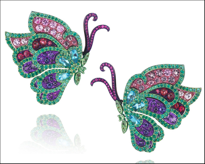 Chopard Haute Joaillerie, gli orecchini che formano una delle due farfalle del bracciale