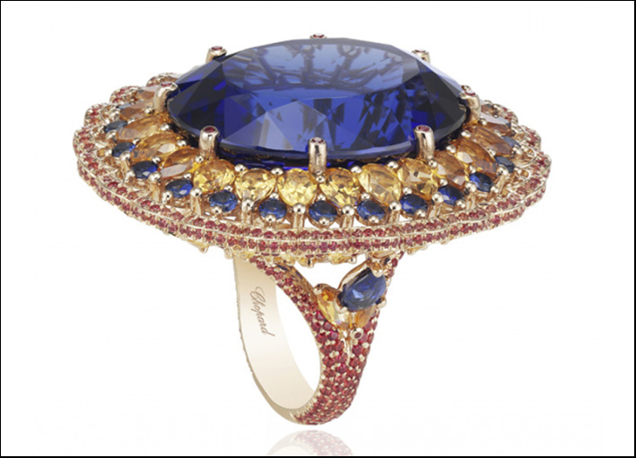 Chopard Tempation, anello in oro rosa, con tanzanite ovale centrale da 55 carati, granati spessartite e zaffiri 