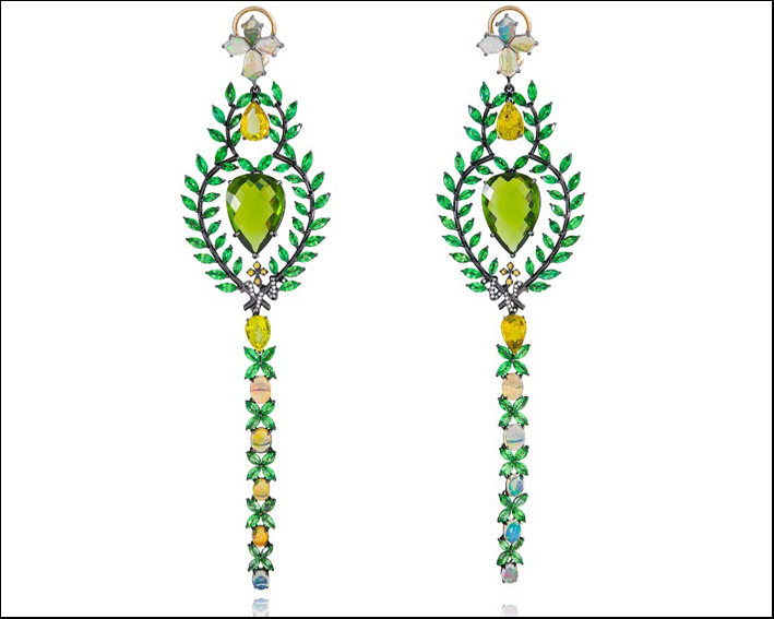 Regina di Saba, orecchini pendenti in oro rodiato nero con opali, zaffiri e tormaline a goccia, diamanti, peridoti e tsavoriti
