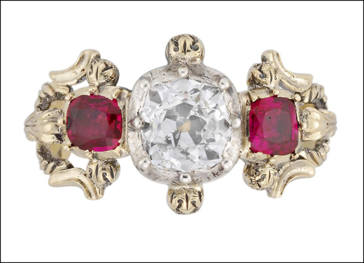 Anello vittoriano con rubino e due diamanti, circa 120 carati. Prezzo: 12.750 sterline