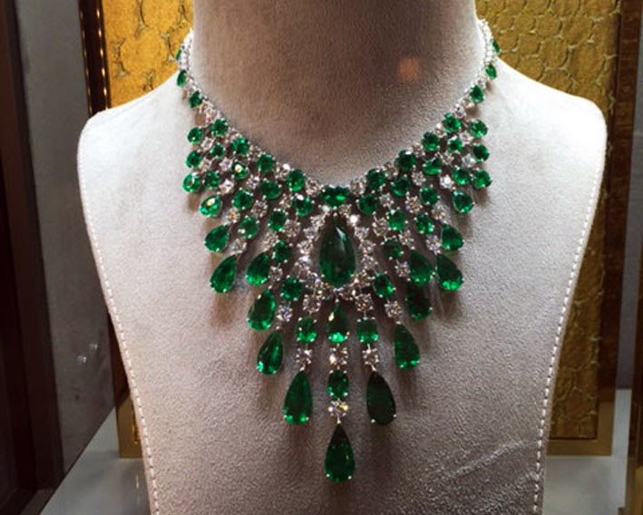 Imponente collana di diamanti e smeraldi a Baselworld