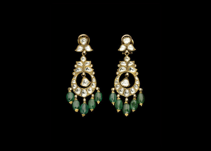 Orecchini indiani in oro, diamanti e smeraldi