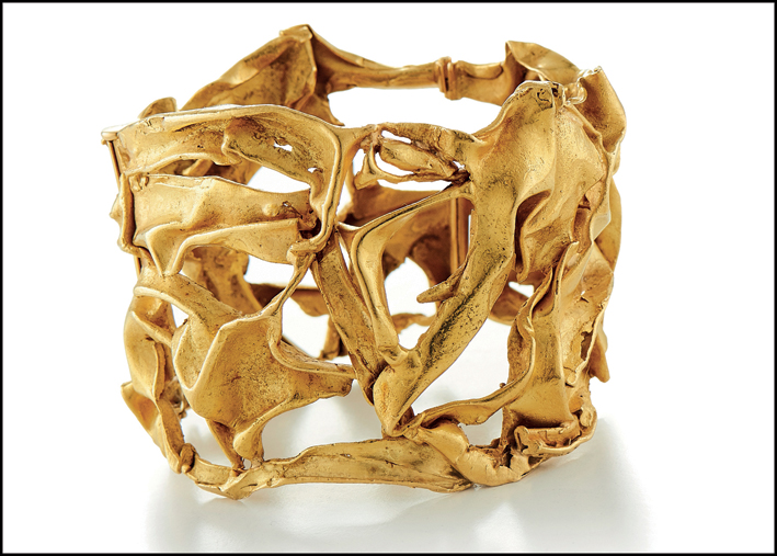 Bracciale in oro. Foto di Emanuele Riccio