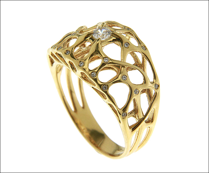 Anello Web in oro e diamanti. Prezzo: 4000 dollari
