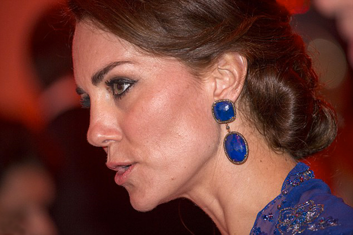 Kate Middleton con gli orecchini di Amrapali