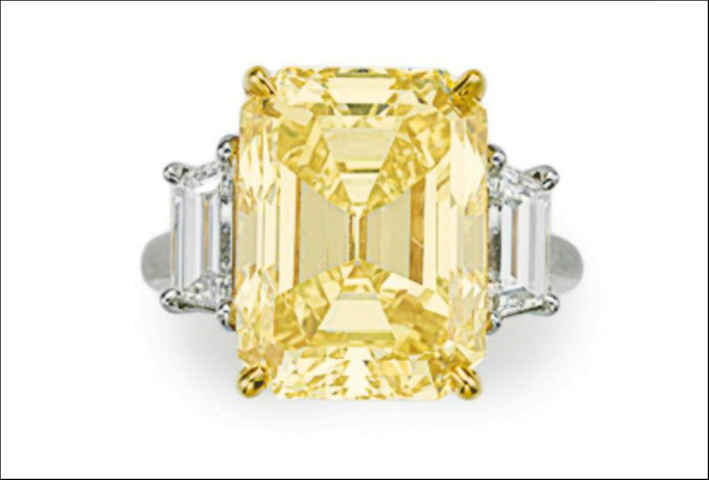 Anello con diamante fancy yellow di Van Cleef & Arpels. Stima: 400-600.000 dollari