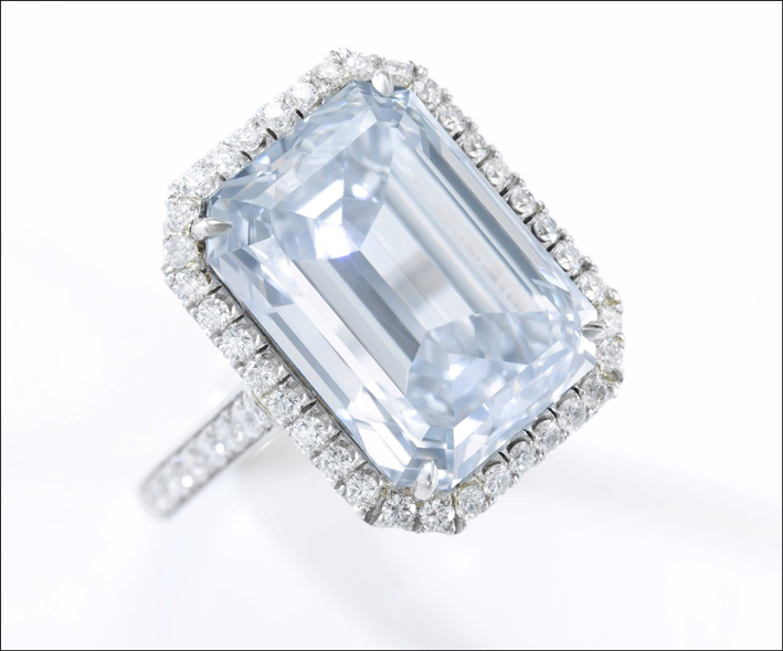 Anello con diamante fancy blu. Venduto per 3,61 milioni di franchi