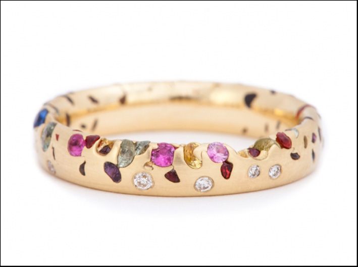 Anello Arcobaleno, con zaffiri e diamanti. Prezzo: 3590 sterline