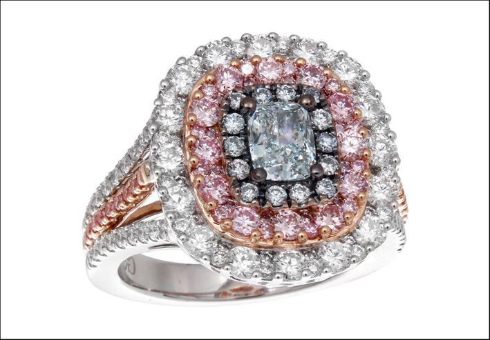  Collezione Cote D'Azure. Blue Diamond Ring. Prezzo: 62500 dollari