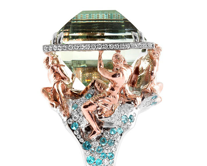 L'anello dedicato alla fontana del Moro con i Tritoni. In palladio e oro rosa, con diamanti bianchi, tormaline Paraiba e un berillo di 55 carati centrale