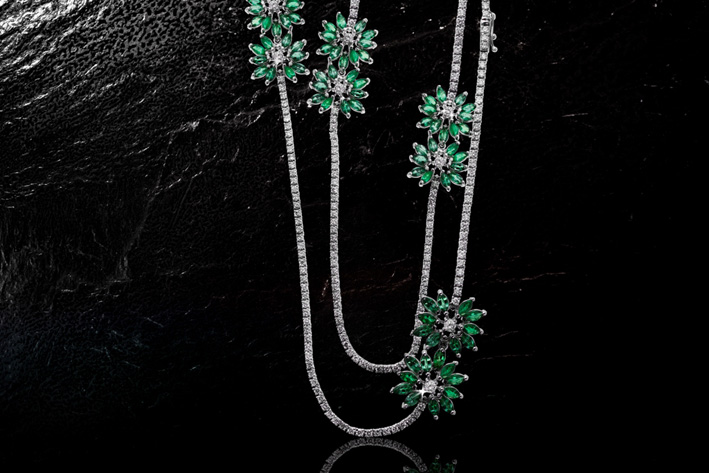 Collana con diamanti e smeraldi