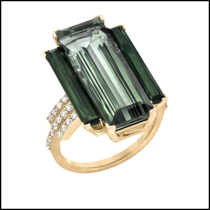Anello Empire con prasiolite verde, tormalina e diamanti. Prezzo: 4900 dollari