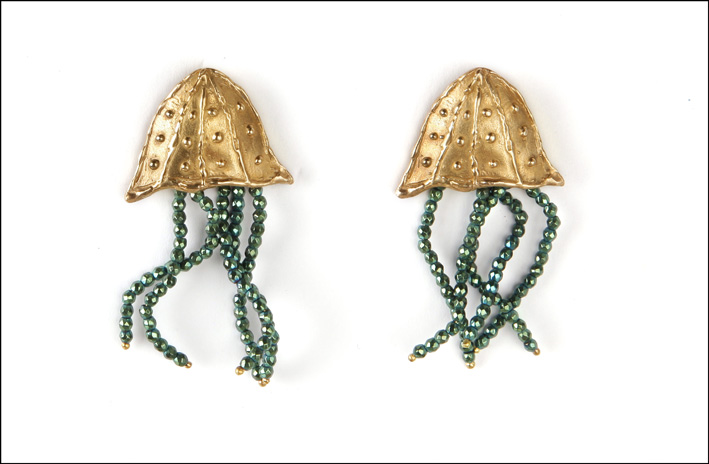 Orecchini Meduse in bronzo e ematite. Prezzo: 175 euro