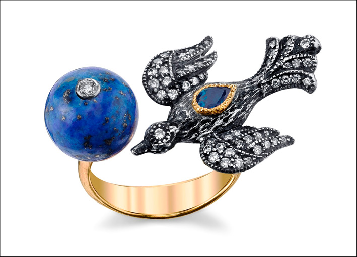 Pace sulla Terra: anello in oro 22 carati e lapislazzulo, argento ossidato e diamanti