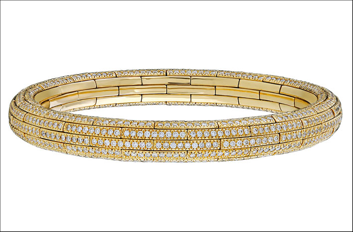 Diamanti più oltre 3 carati fissati in oro giallo 18 carati. Prezzo: 36.000 dollari