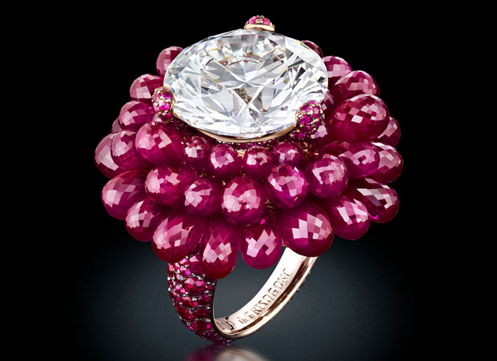 Collezione Folies, anello con diamanti bianchi  e rubini