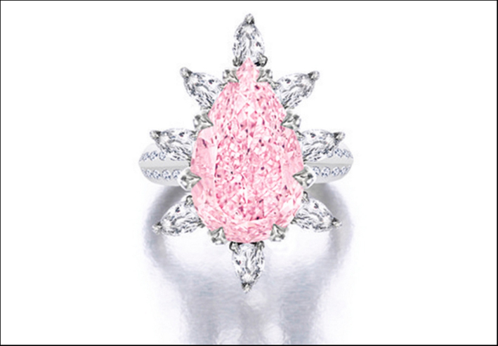 Diamante fancy pink su anello. Stima: 4,1-5 milioni di dollari