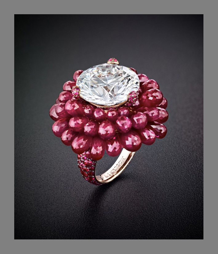 De Grisogono, anello della collezione Folies, con dimante e 47 rubini