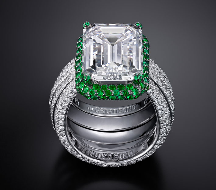 Collezione Folies, anello con diamanti bianchi   e smeraldi